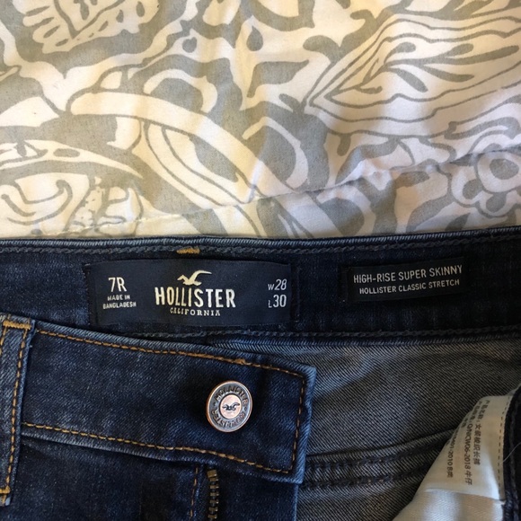 size 07, hollister dark blue ripped jeans - Picture 1 of 2